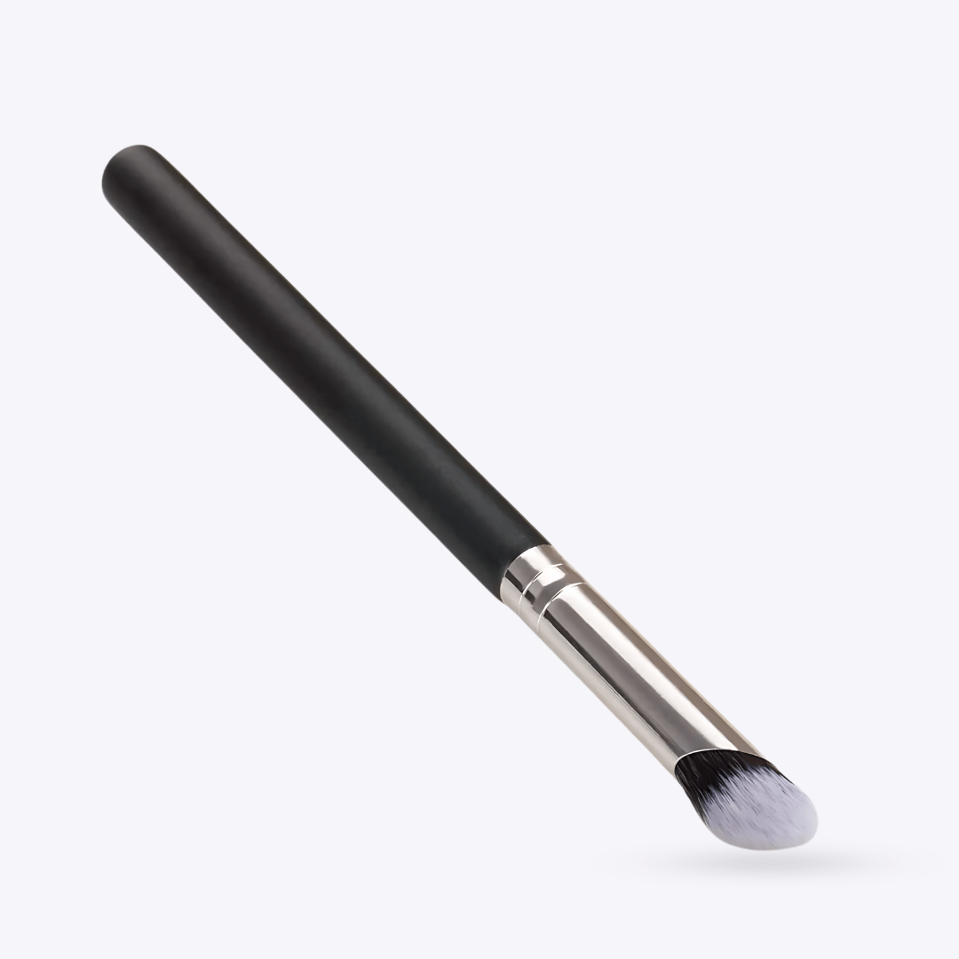 1 Pcs Mini Flat Top Kabuki Brush for Under Eye Concealer and Nose Contour - Beauty Belliss