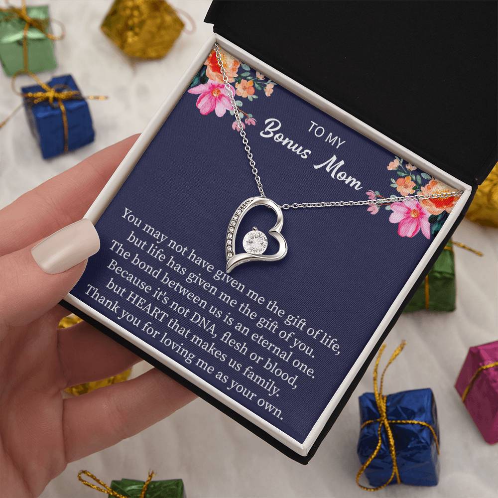 giftsignature bonus mom necklace close up pendant