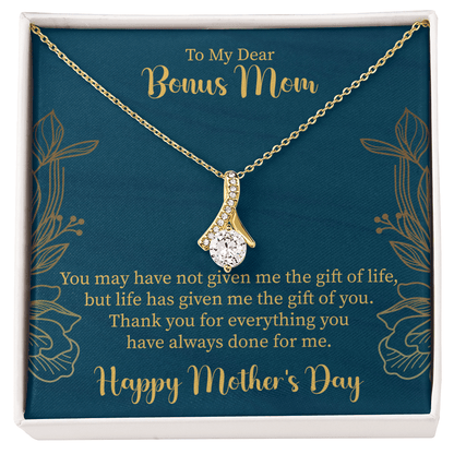 giftsignature bonus mom necklace close up pendant